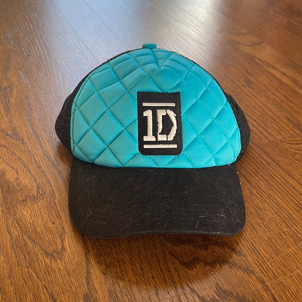 1D World Hat